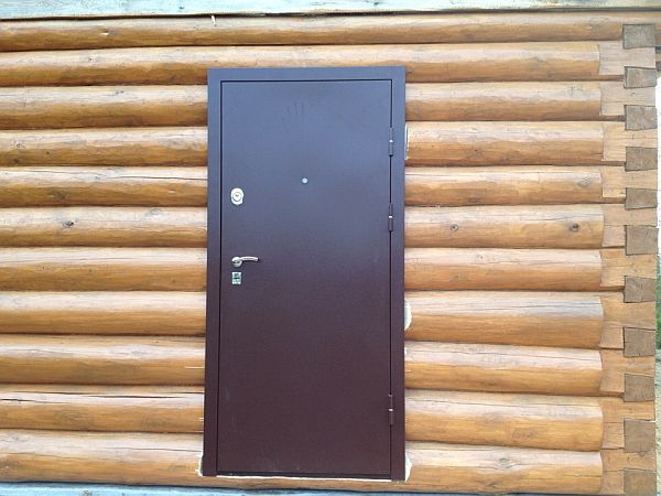 металлическая дверь с установкой в частном доме