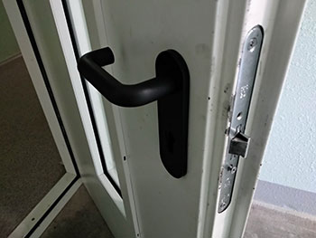 типичная тамбурная дверь